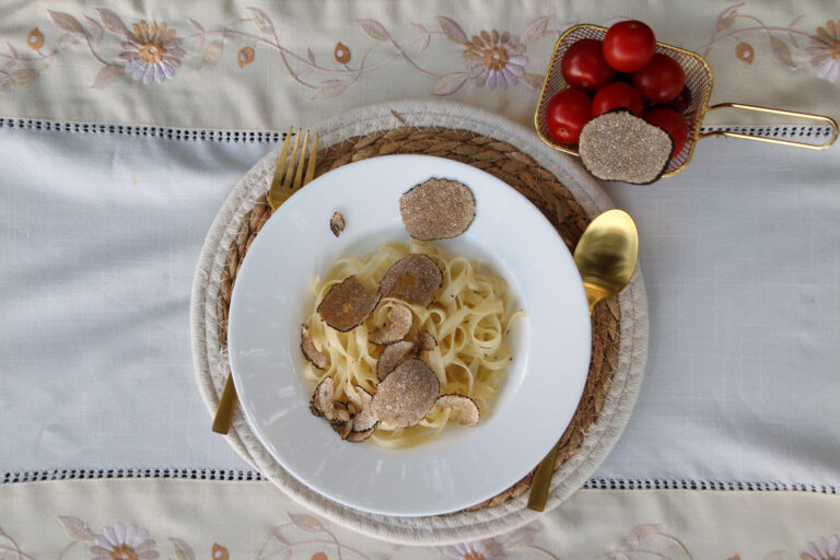 Паста с манатарки и трюфелов крем - Рецепта Паста с манатарки и трюфелов крем - Рецепта image
